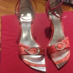 Sandals with silver tips and pendant